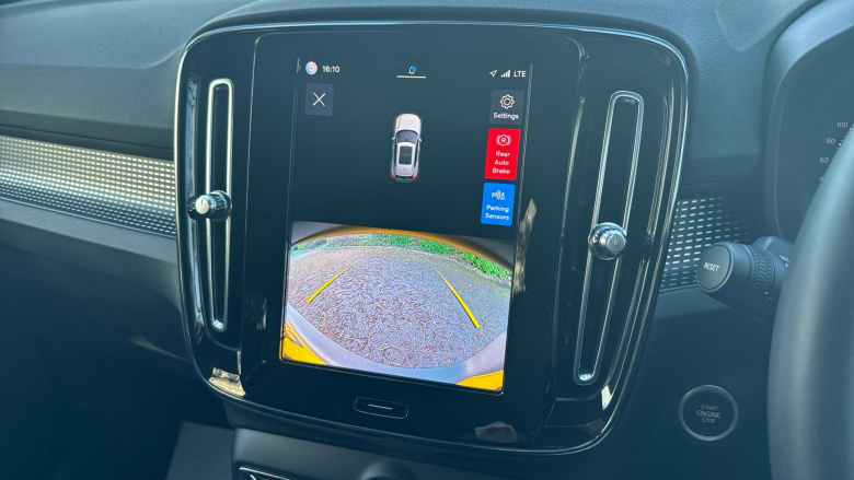 Volvo Xc40 2.0 B4P Plus Dark 5dr AWD Auto Petrol Estate